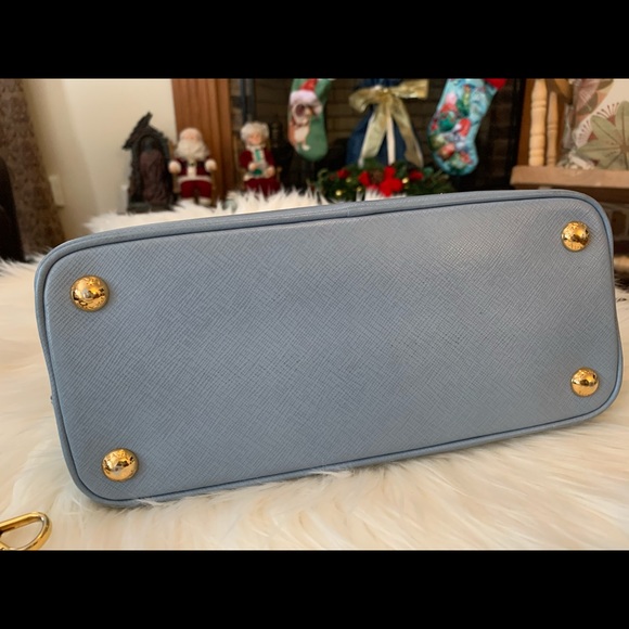 Authentic Prada Saffiano LuX - Picture 3 of 8